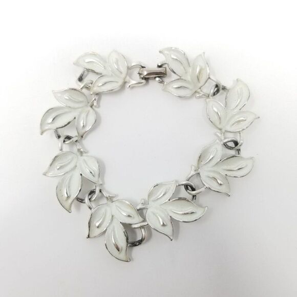 Vintage Coro White Enamel and Silver Tone Leaf Shaped Bracelet, Retro Estate - Picture 6 of 6